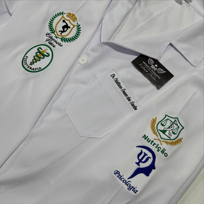 Jaleco com emblemas de Educação Física, Fisioterapia, Nutrição e Psicologia